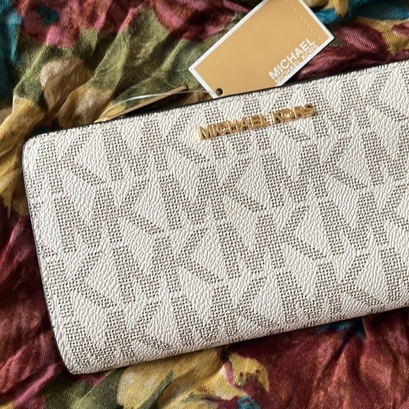 Brand New Michael Kors Vanilla & Luggage Large Top Zip Continental Snap Wallet - Picture 2 of 16